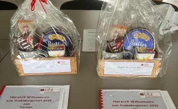 Azubi-Survival-Kit und Begrüßungsmappe für die neuen Auszubildenden im BTZ Braunschweig-Wolfsburg